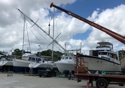 Stepping a Mast_44foot Island Packet_Port Charlotte Gulf Coast Rigging 20200926 (1)